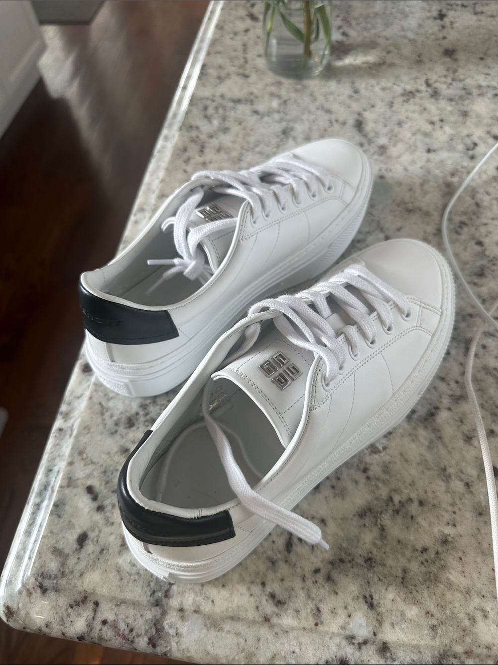 Gorgeous Brand New Givenchy City Platform leather Sneaker!